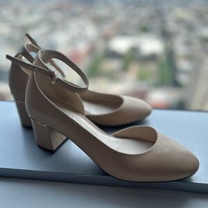 COLE HAAN Genuine Leather Cream Tan & Gold Kitten 2” Block Heels Sz 6.5 B